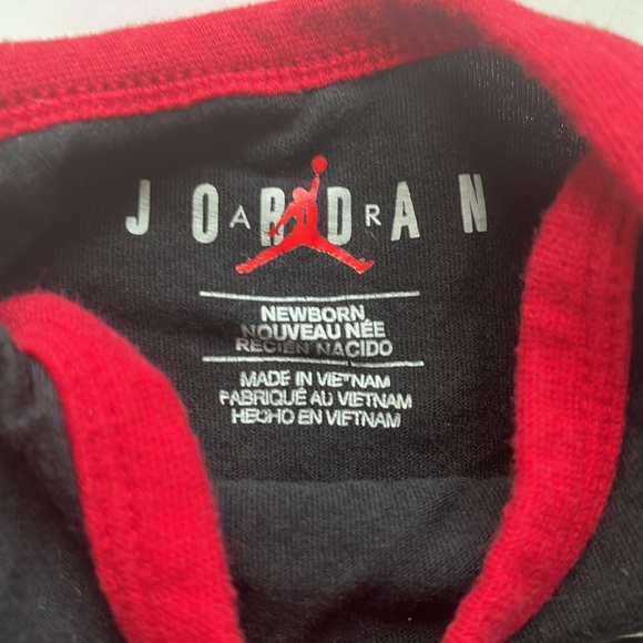Vintage Air Jordan Infant Woven Graphic Onesie Bodysuit Back & Red For Newborn - Picture 2 of 3